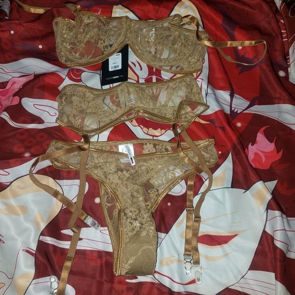 Fashion Nova 4 pc lingerie garter set S and M in nude - Picture 2 of 9
